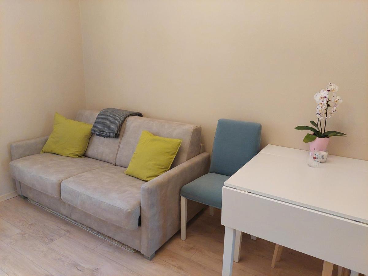 Cosy One Seperate Bedroom Apartment In City Center, Perfect For Family Trip. Riga Exterior photo